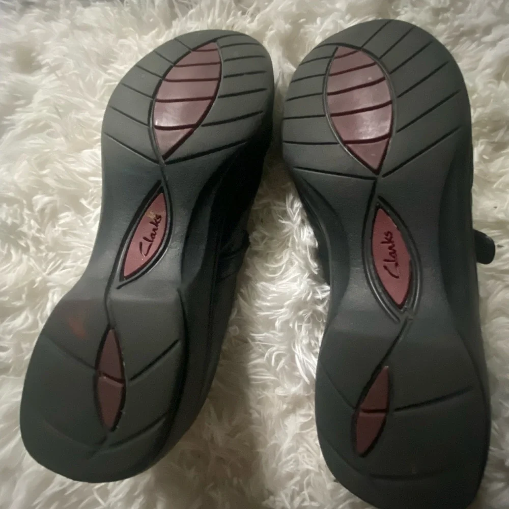 2/$20 Clark’s Mary Janes Size 9.5 - Picture 3 of 3